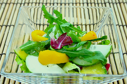 <br /><br />夏野菜の彩りサラダ 和風ドレッシング