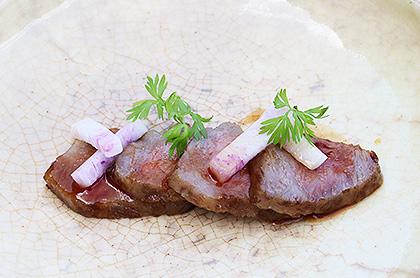 <br /><br />黒毛和牛希少部位肉のカルパッチョ仕立て 柚子胡椒風味<br />