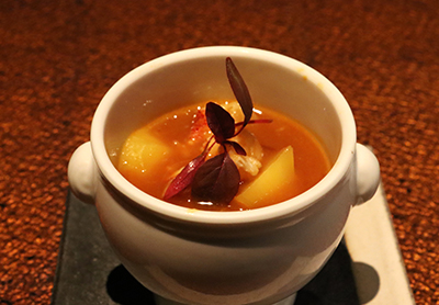 <br /><br />百合根が入ったフラン オマール海老のビスクスープ<br />