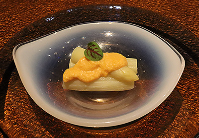 <br /><br />食前のお愉しみ アミューズ・グール<br />フランス産ホワイトアスパラガスのカルボナーラソース<br />