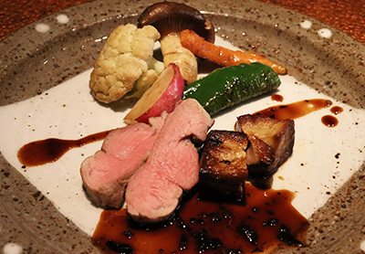 <br /><br />京都ポークフィレ肉とフォワグラのロッシーニ風 ペリグーソース<br />