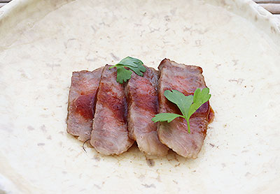 <br /><br />黒毛和牛 希少部位肉のカルパッチョ仕立て 柚子胡椒風味<br />
