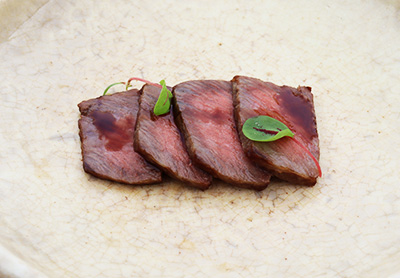 <br /><br />黒毛和牛 イチボ肉のカルパッチョ仕立て レフォール風味<br />