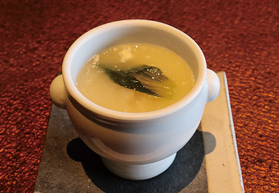 <br /><br />白クワイが入ったフラン フカヒレとミニ青梗菜の上湯あんスープ<br />